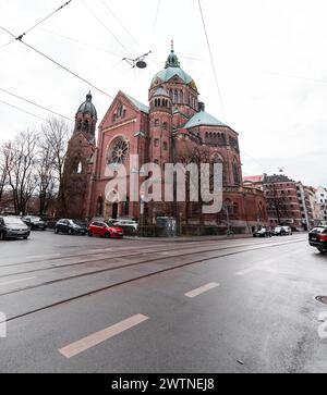 München, Deutschland - 25. Dezember 2021: St. Die Lukaskirche Lukaskirche ist die größte evangelische Kirche in München, die zwischen 1893 und 18 erbaut wurde Stockfoto