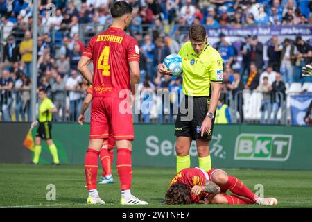 Der Schiedsrichter des Spiels, Cosso Francesco von Reggio Calabria Delegation während des italienischen Fußballspiels der Serie B zwischen Brescia Calcio FC Stockfoto