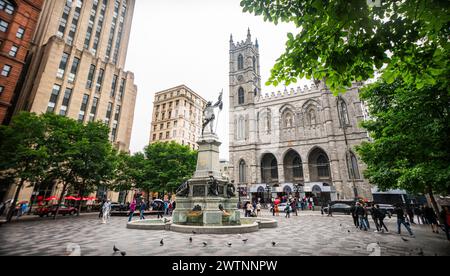 Historische Straßen der Altstadt mit der Basilika Notre Dame Place d Armes Montreal Stockfoto