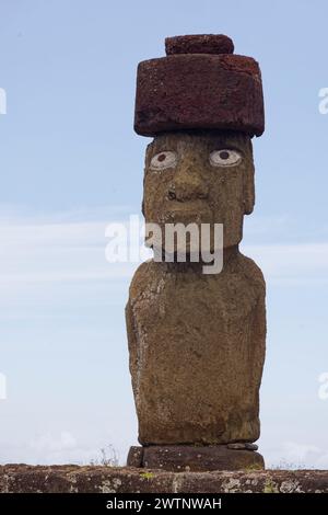 Hanga Roa, Osterinsel, Chile. Dezember 2023. AHU Ko Te Riku und seine restaurierten Augen an der archäologischen Stätte von Ahu Tahai. Stockfoto