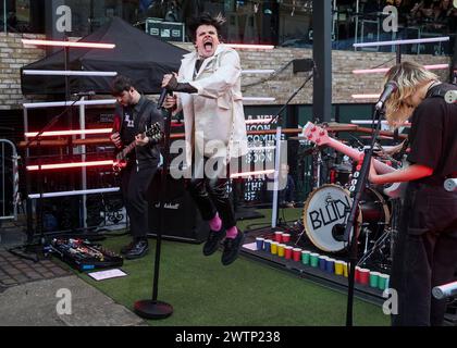 London, Großbritannien. März 2024. Yungblud tritt auf dem Camden Market in London auf, um den Start seines neuen Musikfestivals Bludfest bekannt zu geben. Quelle: SOPA Images Limited/Alamy Live News Stockfoto