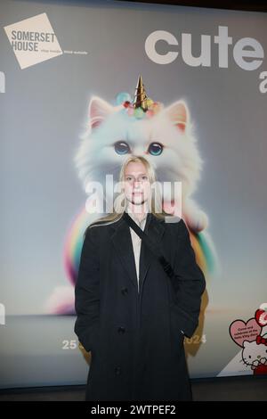 Billie Marten besucht die Ausstellung „CUTE“ im Somerset House in London. Stockfoto