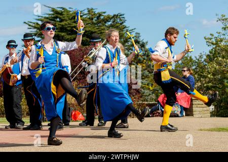 Wakefield morris Dancers in Whitby im Jahr 2016 Stockfoto