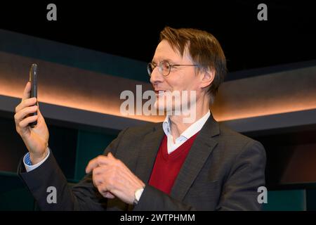 Karl Lauterbach - SPD - Bundesgesundheitsminister, Thema - Populismus, Hass und Fakes - wie gefaehrlich sind soziale Medien, hart aber fair Polittalk Stockfoto