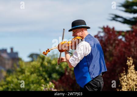 Wakefield morris Dancers in Whitby im Jahr 2016 Stockfoto