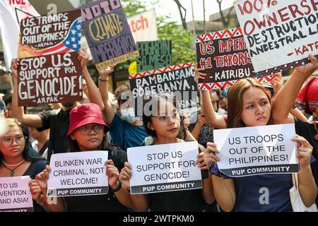 Manila, Metro Manila, Philippinen. März 2024. Aktivisten tragen Zeichen, während sie einen Protest halten, um den Besuch des US-Außenministers Antony Blinken in Manila, Philippinen, anzuprangern. März 2024. Verschiedene Gruppen verurteilten das Treffen des philippinischen Präsidenten Ferdinand Marcos Jr und Antony Blinken, von denen erwartet wird, dass sie sich mit der Ausweitung der militärischen Präsenz und Intervention der USA im Land befassen werden. (Kreditbild: © Basilio Sepe/ZUMA Press Wire) NUR REDAKTIONELLE VERWENDUNG! Nicht für kommerzielle ZWECKE! Stockfoto