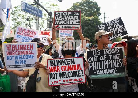 Manila, Metro Manila, Philippinen. März 2024. Aktivisten tragen Zeichen, während sie einen Protest halten, um den Besuch des US-Außenministers Antony Blinken in Manila, Philippinen, anzuprangern. März 2024. Verschiedene Gruppen verurteilten das Treffen des philippinischen Präsidenten Ferdinand Marcos Jr und Antony Blinken, von denen erwartet wird, dass sie sich mit der Ausweitung der militärischen Präsenz und Intervention der USA im Land befassen werden. (Kreditbild: © Basilio Sepe/ZUMA Press Wire) NUR REDAKTIONELLE VERWENDUNG! Nicht für kommerzielle ZWECKE! Stockfoto