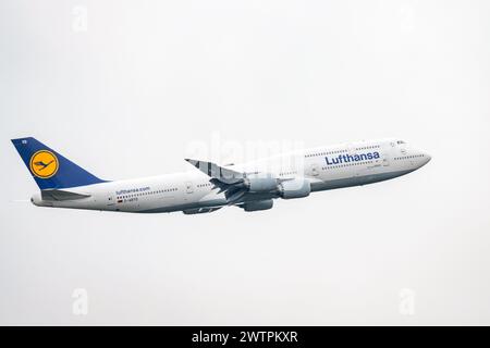 Frankfurt Deutschland 11.08.19 Lufthansa Boeing 747-830 - B748 Abfahrt am Flughafen Fraport D-ABYD. Stockfoto