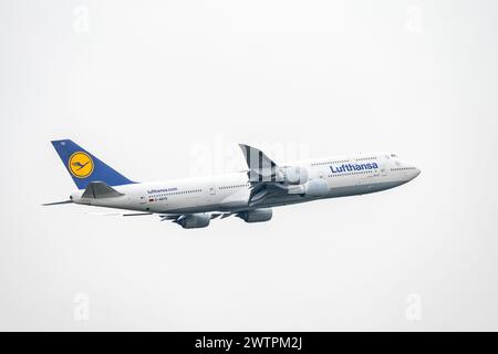 Frankfurt Deutschland 11.08.19 Lufthansa Boeing 747-830 - B748 Abfahrt am Flughafen Fraport D-ABYD. Stockfoto