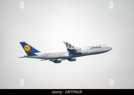 Frankfurt Deutschland 11.08.19 Lufthansa Boeing 747-830 - B748 Abfahrt am Flughafen Fraport D-ABYD. Stockfoto