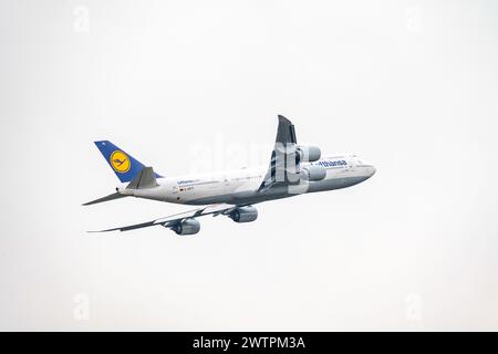 Frankfurt Deutschland 11.08.19 Lufthansa Boeing 747-830 - B748 Abfahrt am Flughafen Fraport D-ABYD. Stockfoto