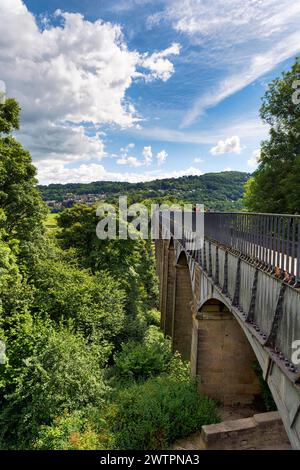 Touristen auf Pontcysyllte Aquädukt, schiffbare Trogbrücke, Llangollen Kanal, Llangollen, UNESCO-Weltkulturerbe, Sommerwetter, Trevor Stockfoto