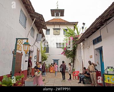 Eingang und Uhrenturm, Paradesi Synagoge, Matancherry, jüdische Stadt, Kochi, Kerala, Indien, Asien Stockfoto