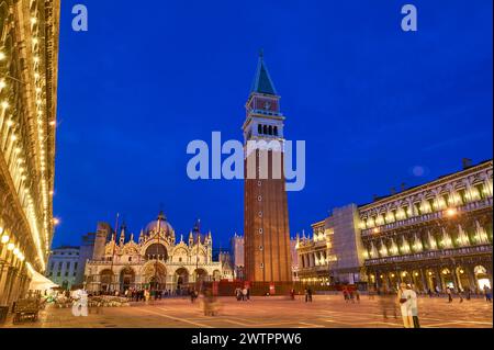 Blick auf den Platz San Marcos bei Nacht, Venedig, Italien Stockfoto