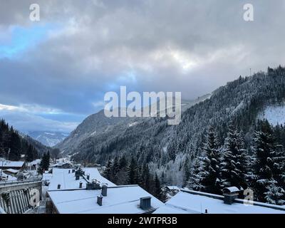 Alpental im Winter Stockfoto