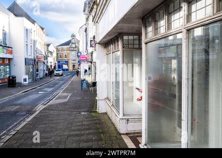 Geschäfte Geschäfte in der Fore Street im Stadtzentrum von Bodmin in Cornwall n Großbritannien. Stockfoto