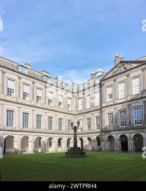 Innenhof im Holyrood Palace (holyroodhouse), Edinburgh, Heimat des britischen Monarchen in Schottland. Stockfoto