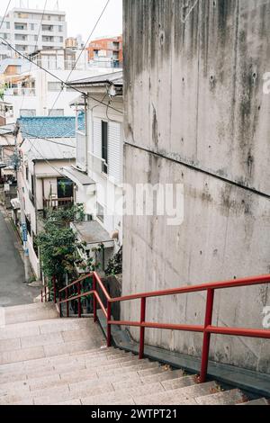 Tokio, Japan - 12. April 2023 : Animationsfilm 'Kimi no Nawa Your Name' Drehort Shinjuku Allee Treppen Stockfoto