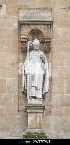 Statue von Walter Hart (Lyhert), starb 1472 als ehemaliger Propst des Oriel College, Oxford, an einer Außenmauer des Oriel College, University of Oxford, eng Stockfoto