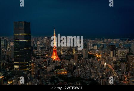 Der Tokyo Tower im Bezirk Rappongi Hills in Tokio, Japan Stockfoto