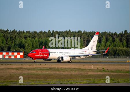 Riga, Lettland, 27. Mai 2023: Norwegisches Flugzeug Boeing 737 max. (LN-DYR) Ankunft am Flughafen Riga/RIX Stockfoto