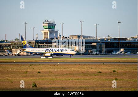 Riga, Lettland, 27. Mai 2023: Ryanair Boeing 737-8AS (SP-RKF) landet auf dem Flughafen Riga/RIX Stockfoto