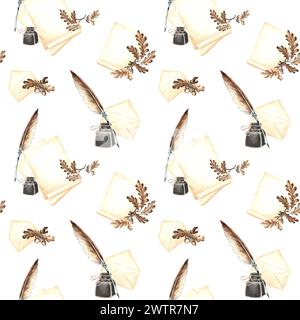 Nahtloses Muster aus Vintage-Schreibzubehör. Pergamentpapier, Umschlag, Federfeder mit Tintenfass, Eichenblätter. Handgezeichnete Aquarellillustration Stockfoto
