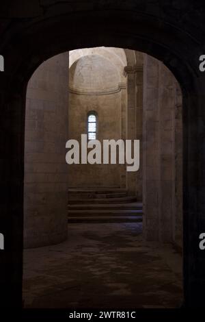 Die mittelalterliche Kirche Saint Honoratus in Les Alyscamps, Arles, Frankreich Stockfoto