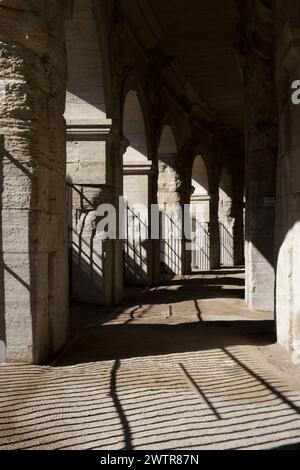 Die inneren Arkaden des Arles Amphitheater - Arènes d'Arles - ein römisches Amphitheater in Arles Frankreich Stockfoto