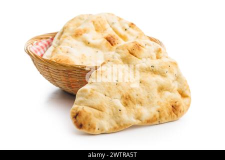 Frisch gebackenes Naan-Brot auf weißem Hintergrund. Stockfoto