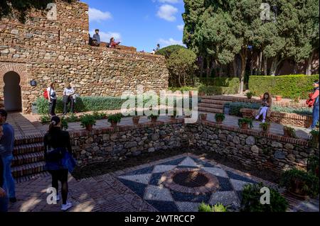 Blick auf einen der „Terrassen“ der Festung Alcazaba de Malaga. Provinz Malaga, Andalusien, Spanien. Stockfoto