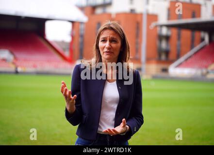 Staatssekretärin für Kultur, Medien und Sport Lucy Frazer an der Brisbane Road, Heimstadion des Leyton Orient Football Club, London. Bilddatum: Dienstag, 19. März 2024. Stockfoto