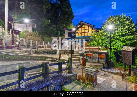 Nozawa Onsen, Japan historische Thermalbäder bei Nacht. Stockfoto