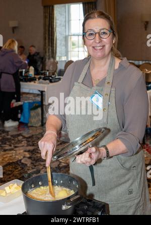 17. März 2024. Seafield Arms Hotel, Cullen, Moray, Schottland. Das ist Kellie Spooner, die am Sonntag, 17. M. an der World Cullen Skink Championship teilnahm Stockfoto