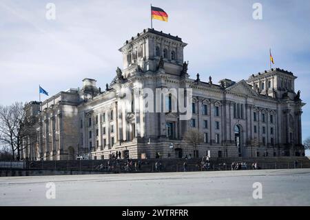 Das Reichstagsgebäude, Sitz des Deutschen Bundestages. Berlin, 18.03.2024 *** Reichstagsgebäude, Sitz des Deutschen Bundestages Berlin, 18 03 2024 Foto:XS.xZeitzx/xFuturexImagex berlin 4382 Stockfoto