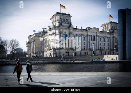 Das Reichstagsgebäude, Sitz des Deutschen Bundestages. Berlin, 18.03.2024 *** Reichstagsgebäude, Sitz des Deutschen Bundestages Berlin, 18 03 2024 Foto:XS.xZeitzx/xFuturexImagex berlin 4383 Stockfoto