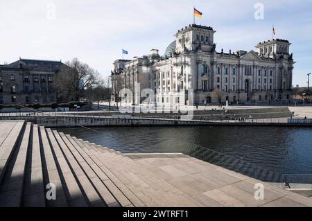 Das Reichstagsgebäude, Sitz des Deutschen Bundestages. Berlin, 18.03.2024 *** Reichstagsgebäude, Sitz des Deutschen Bundestages Berlin, 18 03 2024 Foto:XS.xZeitzx/xFuturexImagex berlin 4381 Stockfoto