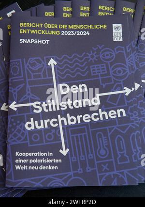 Pressekonferenz zur Vorstellung des UNDP-Berichts den Stillstand durchbrechen - Kooperation in einer polarisierten Welt neu denken ueber die menschliche Entwicklung 2023/24 in Berlin Foto vom 19.03.2024. Die Ungleichheit zwischen reichen und armen Laendern ist ein UN-Bericht zufolge gewachsen. Die globalen Ungleichheiten werden laut dem Bericht durch die starke wirtschaftliche Konzentration verschaerft. Fast 40 Prozent des weltweiten Warenhandels konzentrierte sich nur auf bis zu drei Laender. Im Jahr 2021 habe die Marktkapitalisierung von jedem der drei groessten Technologieunternehmen der Stockfoto