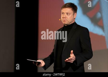 Martin Schirdewan, Spitzenkandidat für die Europawahlen (die LINKE), nahm als Teil der Posterpräsentation der Partei die linke für die Europawahlen 2024 in Berlin am 19. März 2024 Teil. Stockfoto