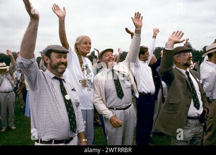 Save Our Heritage, eine Landschafts-Allianz-Kundgebung gegen die vorgeschlagene Jagd mit Hunden Bill 1997. Quantock Staghound-Mitglieder nehmen an der Kundgebung im Hyde Park Teil, um ihre Lebensweise auf dem Land zu verteidigen. London, England, Juli 1997. HOMER SYKES AUS DEN 1990ER JAHREN Stockfoto