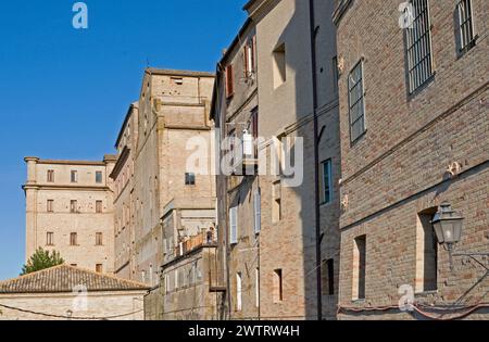 Historische Gebäude in Fermo, Region Marken, Italien Stockfoto