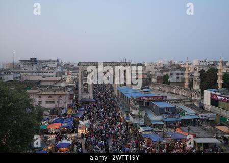 Blick auf Hyderabad City von der Spitze von Charminar, dem Straßenmarkt, der berühmteste Ort in Hyderabad. Stockfoto