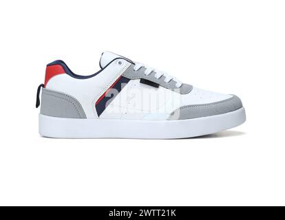 Trendige und modische leichte Sneakers auf weißem Hintergrund Stockfoto