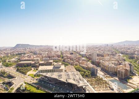 Blick auf die Plaza de les Glòries Catalanes von oben in Barcelona in der Nähe des Agbar-Turms, Torre Glòries Stockfoto
