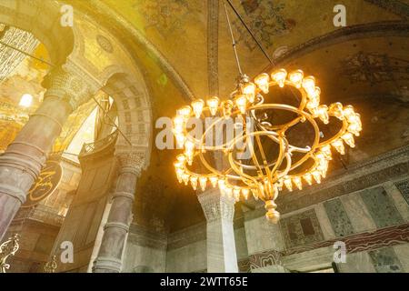 Details der Decken der byzantinischen Kirche Hagia Sofia oder Aya Sophia und der osmanischen Moschee in Istanbul Stockfoto