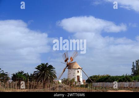 El Roque Windmühle in der Nähe von El Cotillo, Fuerteventura, Kanarischen Inseln, Spanien. Stockfoto