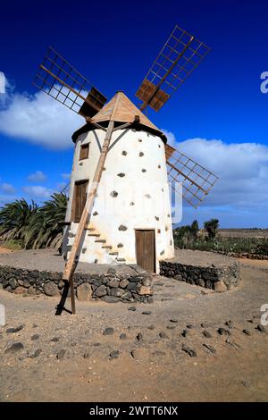 El Roque Windmühle in der Nähe von El Cotillo, Fuerteventura, Kanarischen Inseln, Spanien. Stockfoto