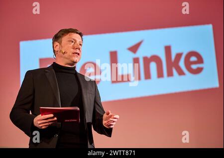 Vorstellung der Plakatkampagne der Partei die linke zu der bevorstehenden Europawahl 2024 mit Spitzenkandidat Martin Schirdewan im Berliner Kino Babylon. / Präsentation der Plakatkampagne der Linkspartei für die bevorstehenden Europawahlen 2024 mit Spitzenkandidat Martin Schirdewan im Berliner Babylon-Kino. Schnappschuss-Fotografie/F.Boillot *** Präsentation der Plakatkampagne der Linkspartei für die anstehenden Europawahlen 2024 mit Spitzenkandidat Martin Schirdewan im Berliner Babylon-Kino Präsentation der Plakatkampagne der Linkspartei für die anstehenden Europawahlen 2024 mit Top c Stockfoto