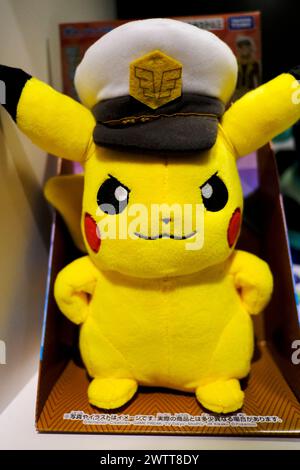 Tokio, Japan. März 2024. Im Pokémon Center TOKYO DX & Pokémon Cafe in Nihonbashi, Tokio, haben die Menschen Einkäufe gesehen. Der offizielle Pokémon-Store befindet sich in der Nihombashi Takashimaya S.C. und verkauft Spielsoftware und Originalwaren und veranstaltet zahlreiche Kampagnen und Veranstaltungen. Das Café hat eine holzfarbene Inneneinrichtung, wo Sie nach Herzenslust Gerichte und Getränke im Pokémon-Stil genießen können. (Foto: James Matsumoto/SOPA Images/SIPA USA) Credit: SIPA USA/Alamy Live News Stockfoto