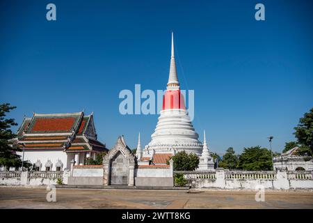 Der Wat Phra Samut Chedi in der Stadt Samut Prakan in der Provinz Samut Prakan in Thailand. Thailand, Samut Prakan, 7. Dezember 2023 Stockfoto